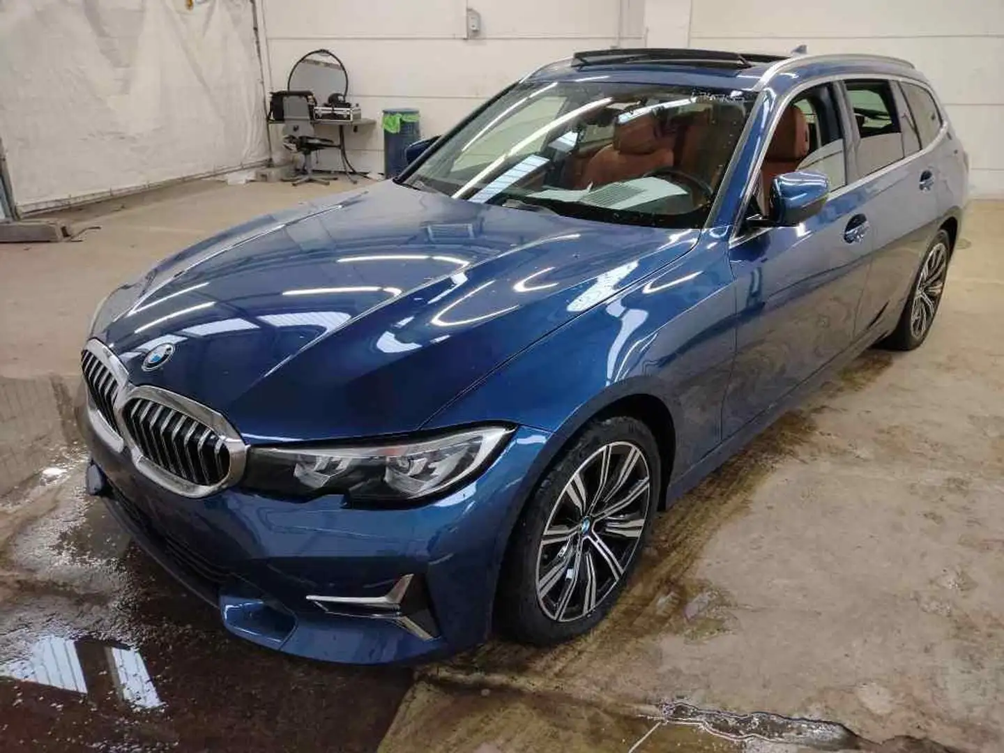 BMW 320 d xD Luxury Line AHK*STHZG*18*Dispkey*Kamera Blue - 2