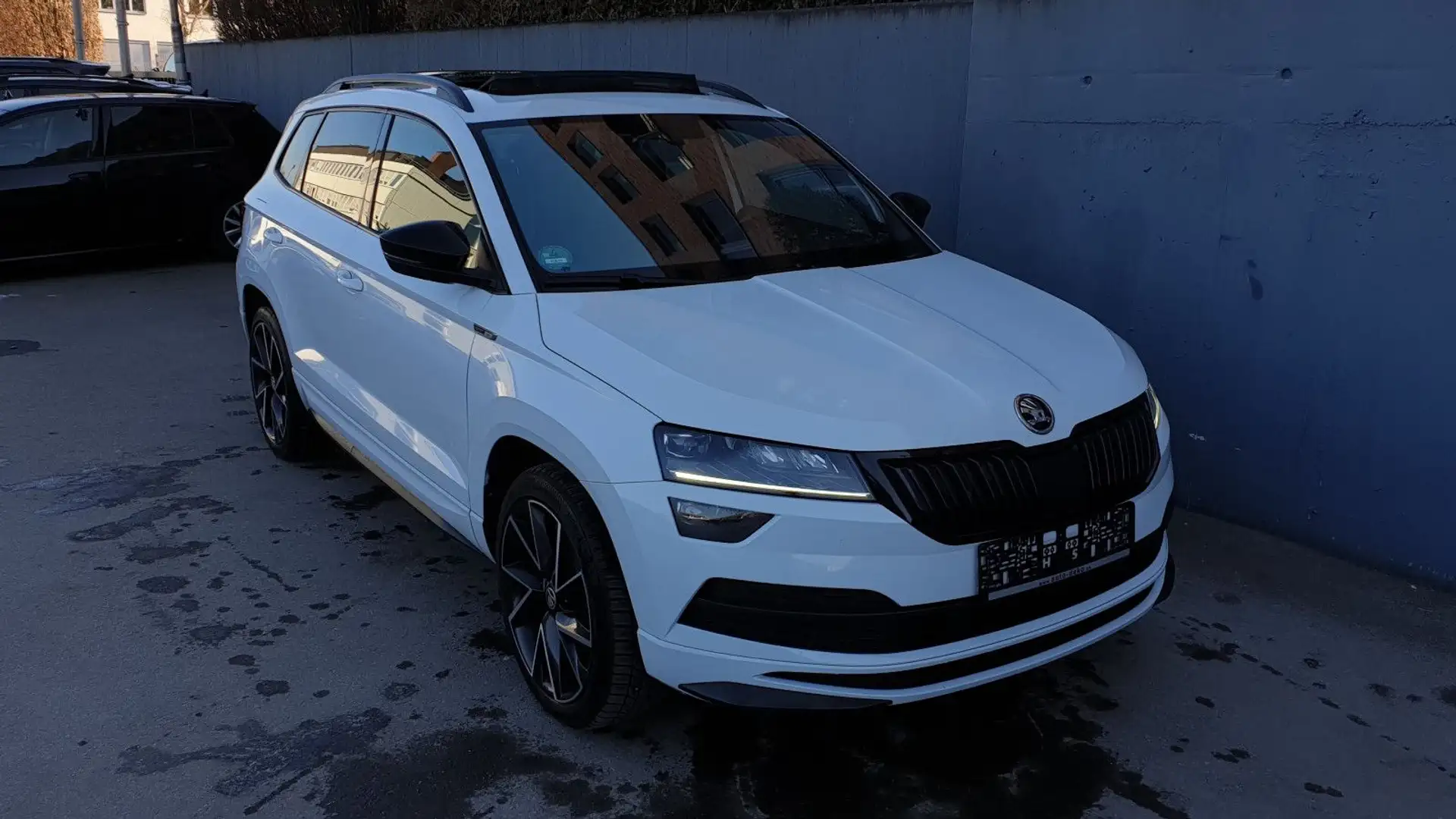 Skoda Karoq 2.0l TDI DSG 4x4 SPORTLINE Pano/AHK/19 Weiß - 2
