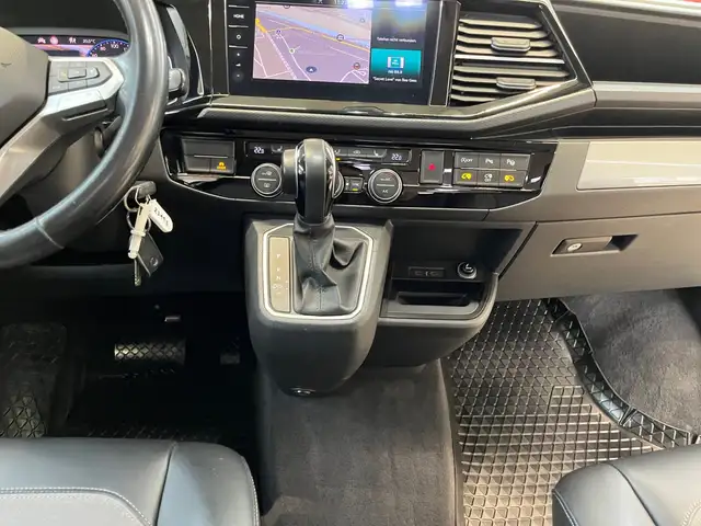 Volkswagen Multivan view 9