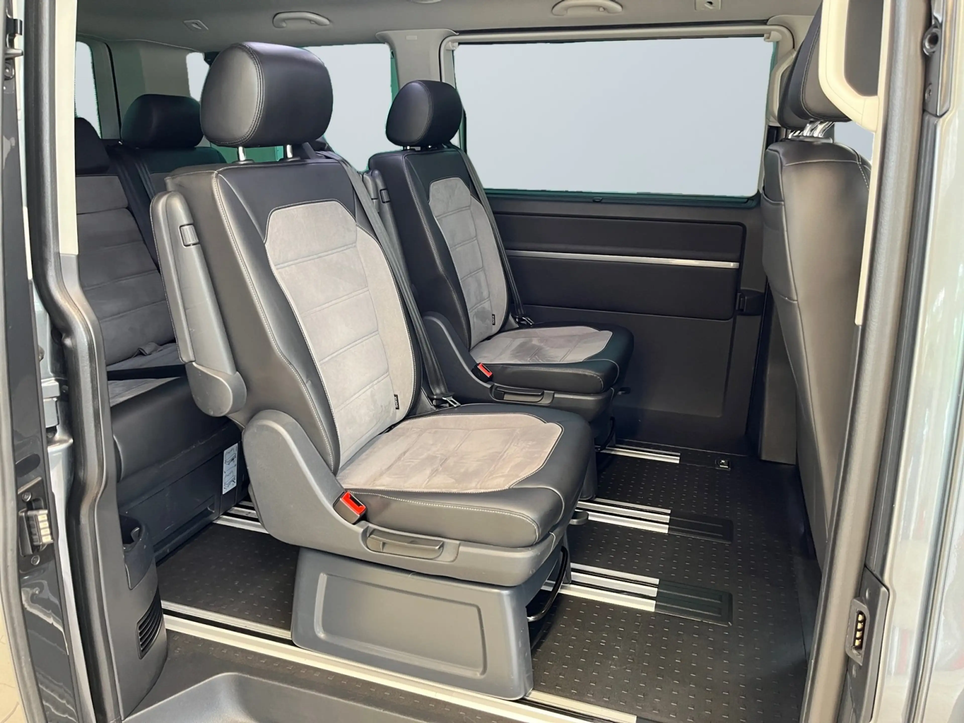 Volkswagen T6.1 Multivan Highline 2.0TDI DSG 4x4 Standheizung — photo 11