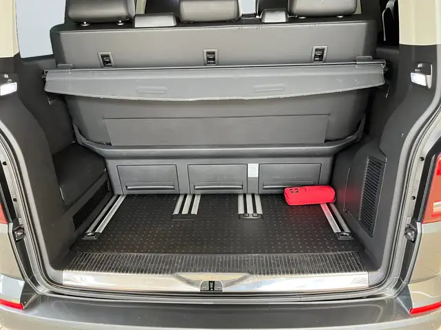 Volkswagen Multivan view 14