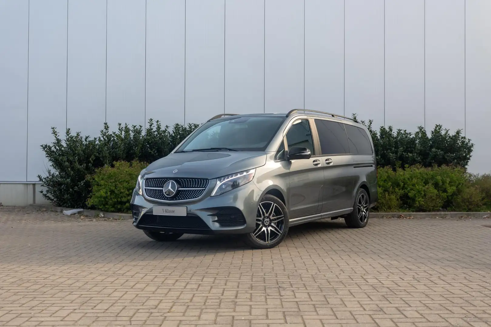 Mercedes-Benz V V250d Combi Avantgarde L2 AMG, 360°-camera, Nappa Šedá - 2