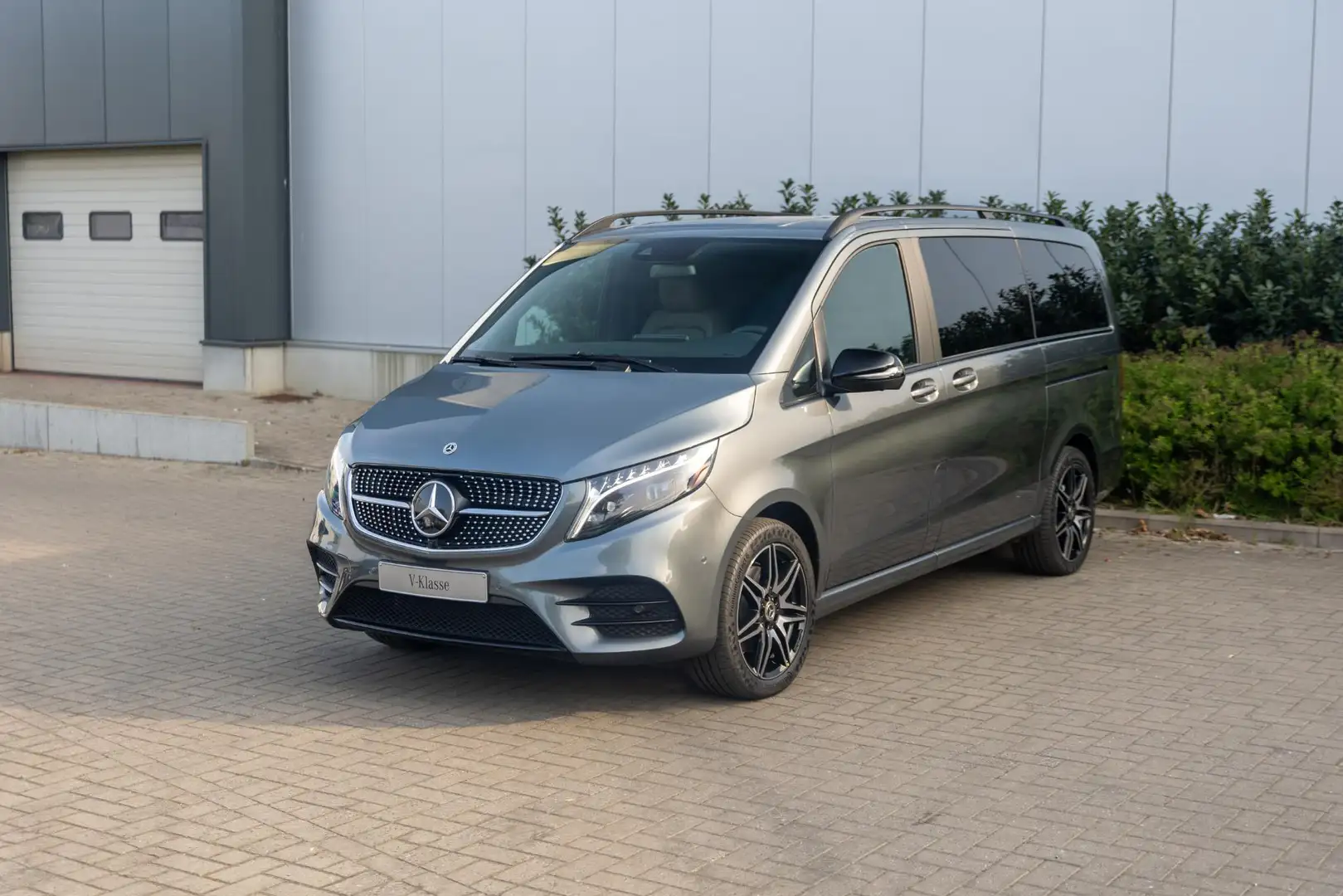 Mercedes-Benz V V250d Combi Avantgarde L2 AMG, 360°-camera, Nappa Šedá - 1