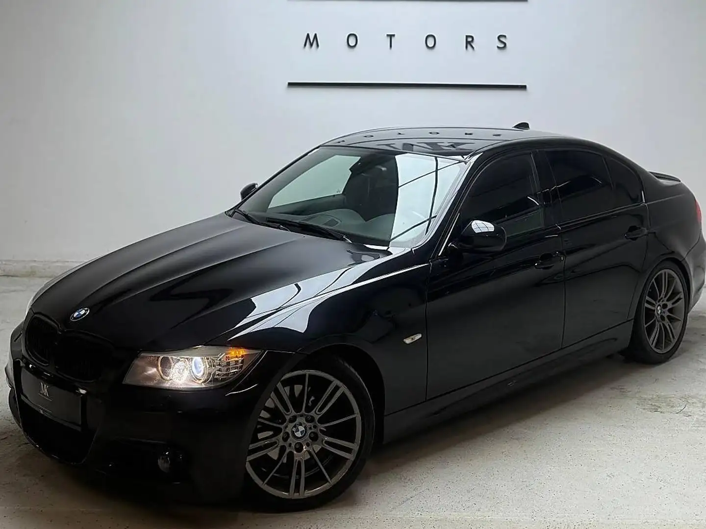 BMW 320 320d xDrive Schwarz - 1