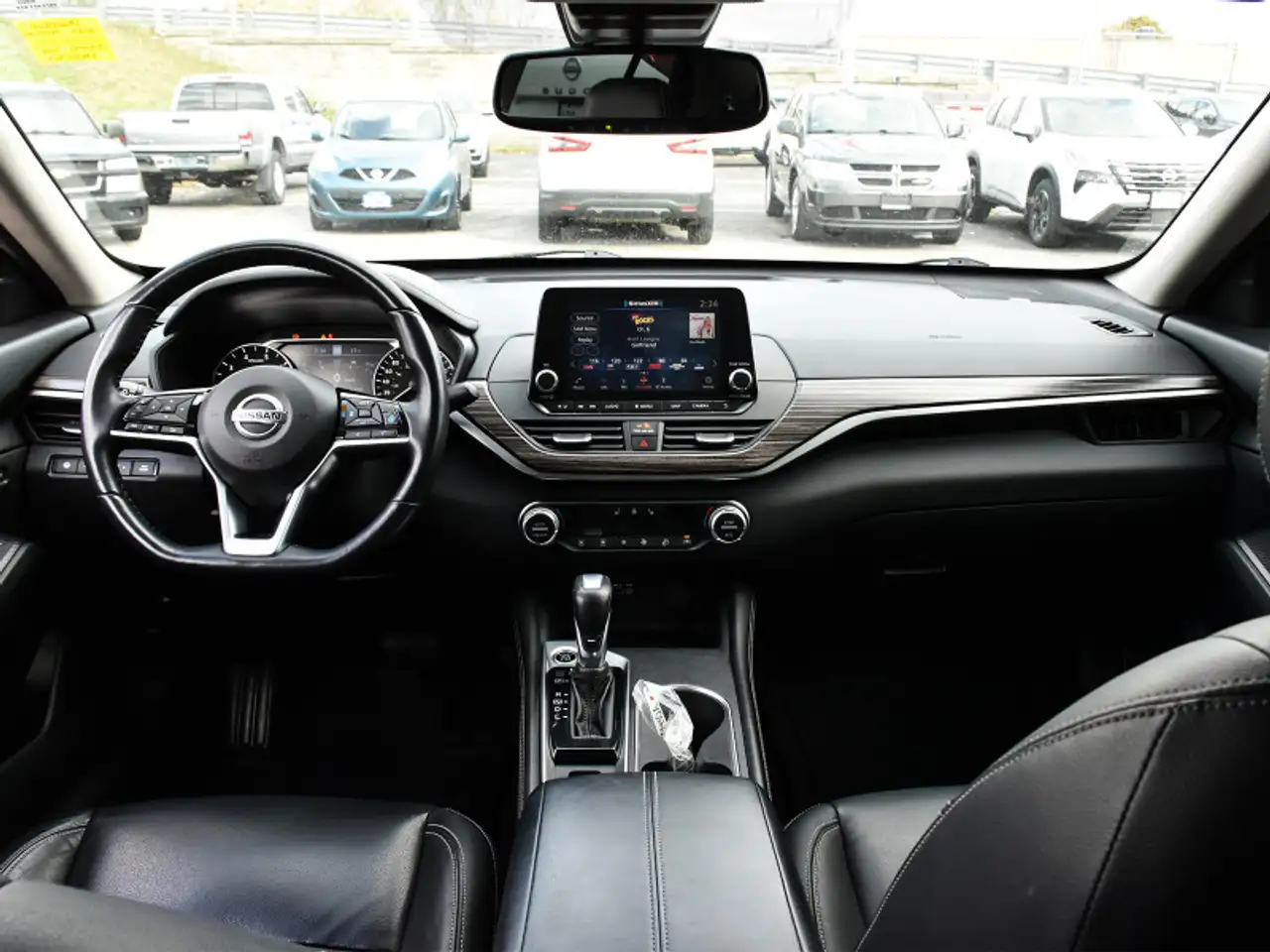 Nissan Altima снимка Nissan Altima