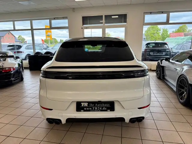 Porsche Cayenne view 4