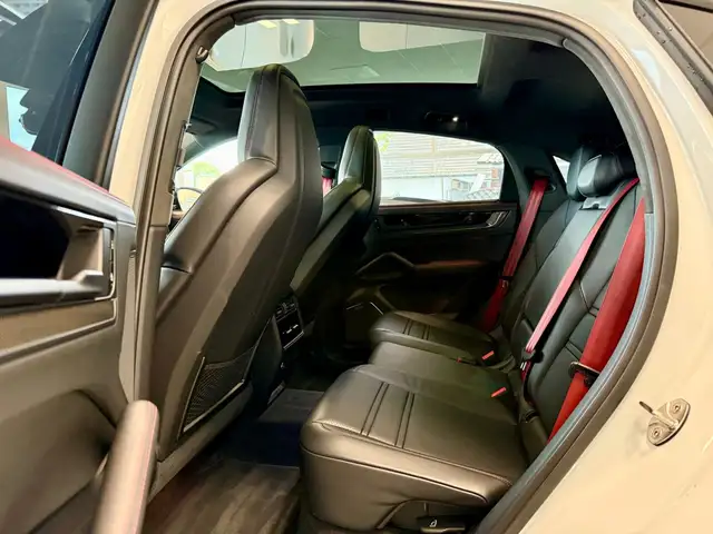 Porsche Cayenne view 10