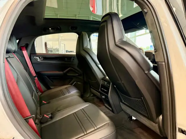 Porsche Cayenne view 14