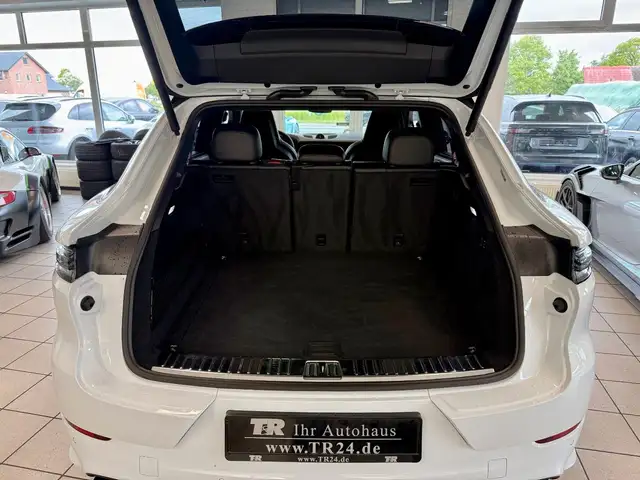 Porsche Cayenne view 12