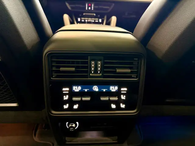 Porsche Cayenne view 13