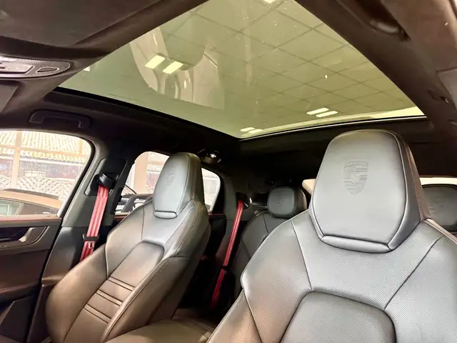 Porsche Cayenne view 7