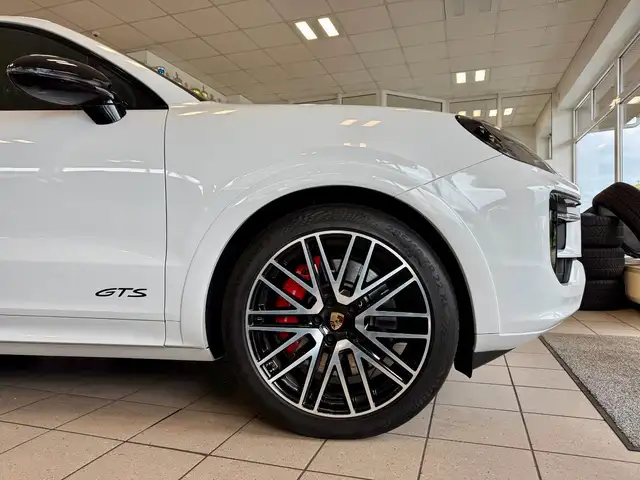 Porsche Cayenne view 6