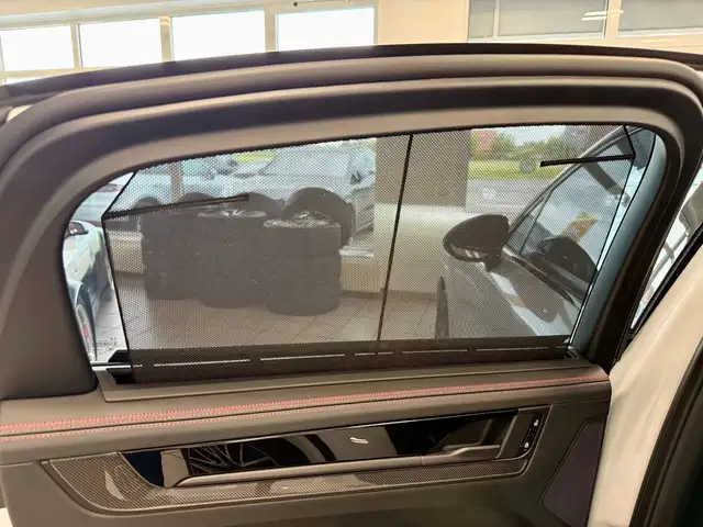 Porsche Cayenne view 11
