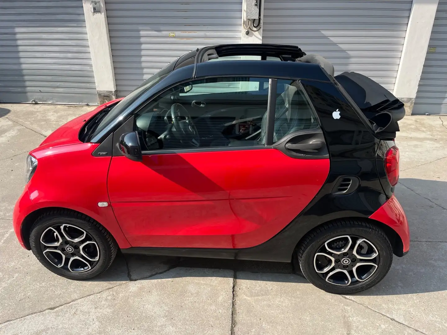 smart forTwo Cabrio 1.0 Passion 71cv twinamic Rood - 2