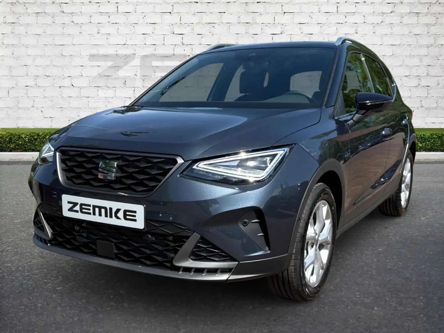 SEAT Arona FR 1.5 TSI DSG Voll LED Kamera PDC Sportpaket Digi Grijs - 2