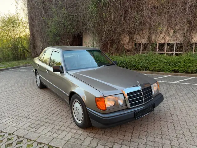 Mercedes-Benz 300 300 D w124, impala metallic, Leder Dattel!
