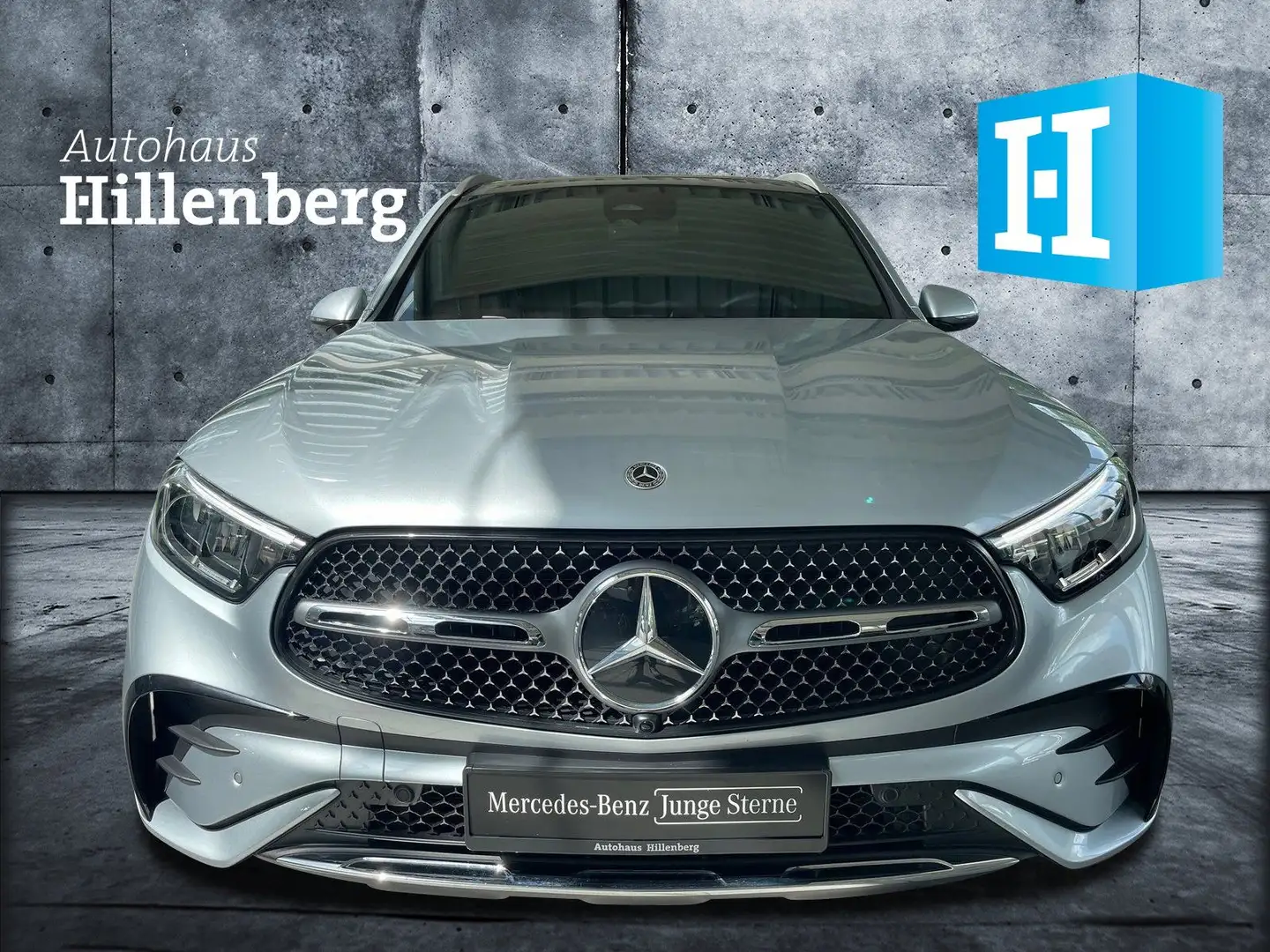Mercedes-Benz GLC 200 4M AMG Line Advanced Plus Stříbrná - 2