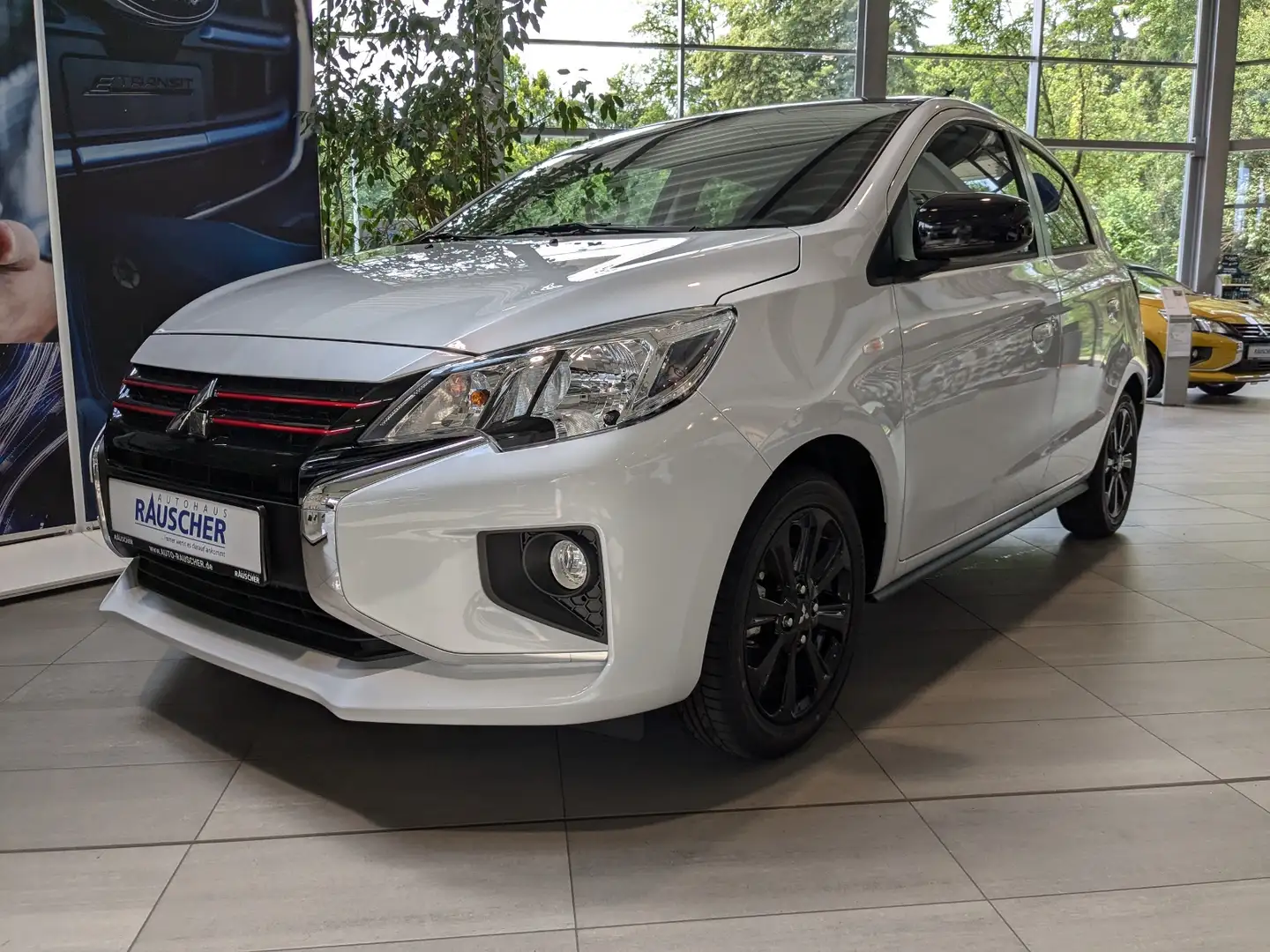 Mitsubishi Space Star 1.2 l 52 kW Select+ Black Weiß - 2