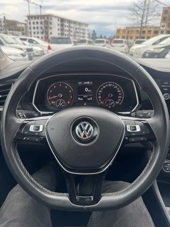 Volkswagen Jetta снимка Volkswagen Jetta