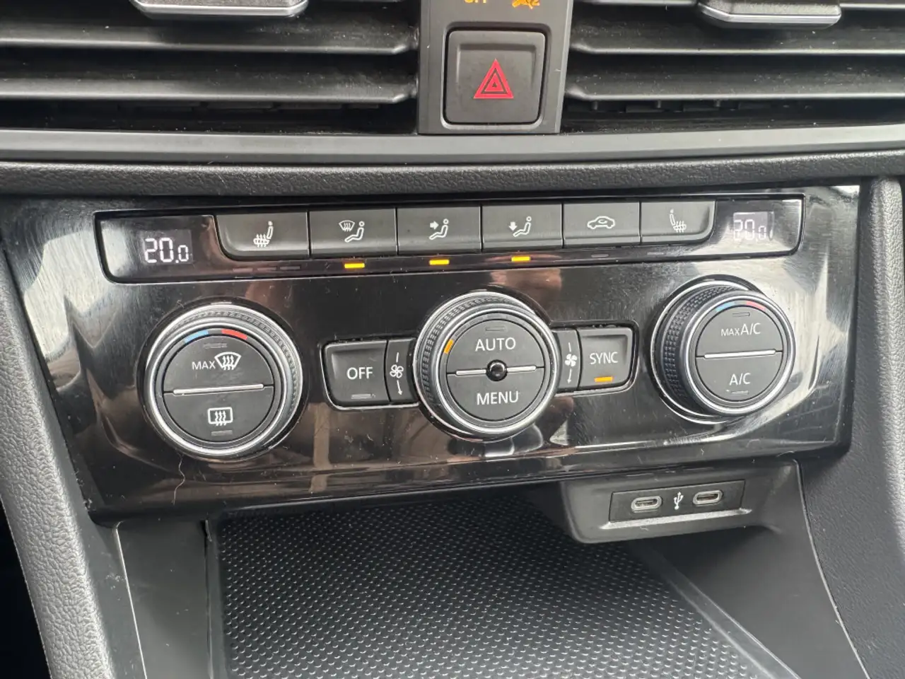 Volkswagen Jetta снимка Volkswagen Jetta