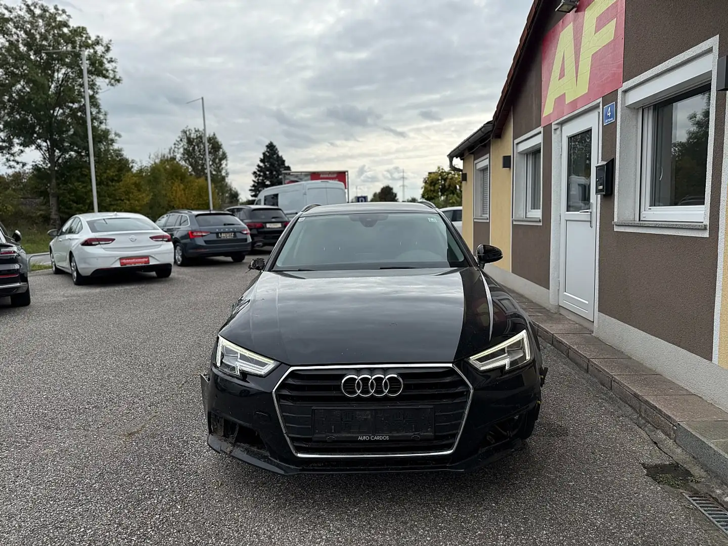 Audi A4 2,0 TDI S-tronic | UNFALLFAHRZEUG Schwarz - 2