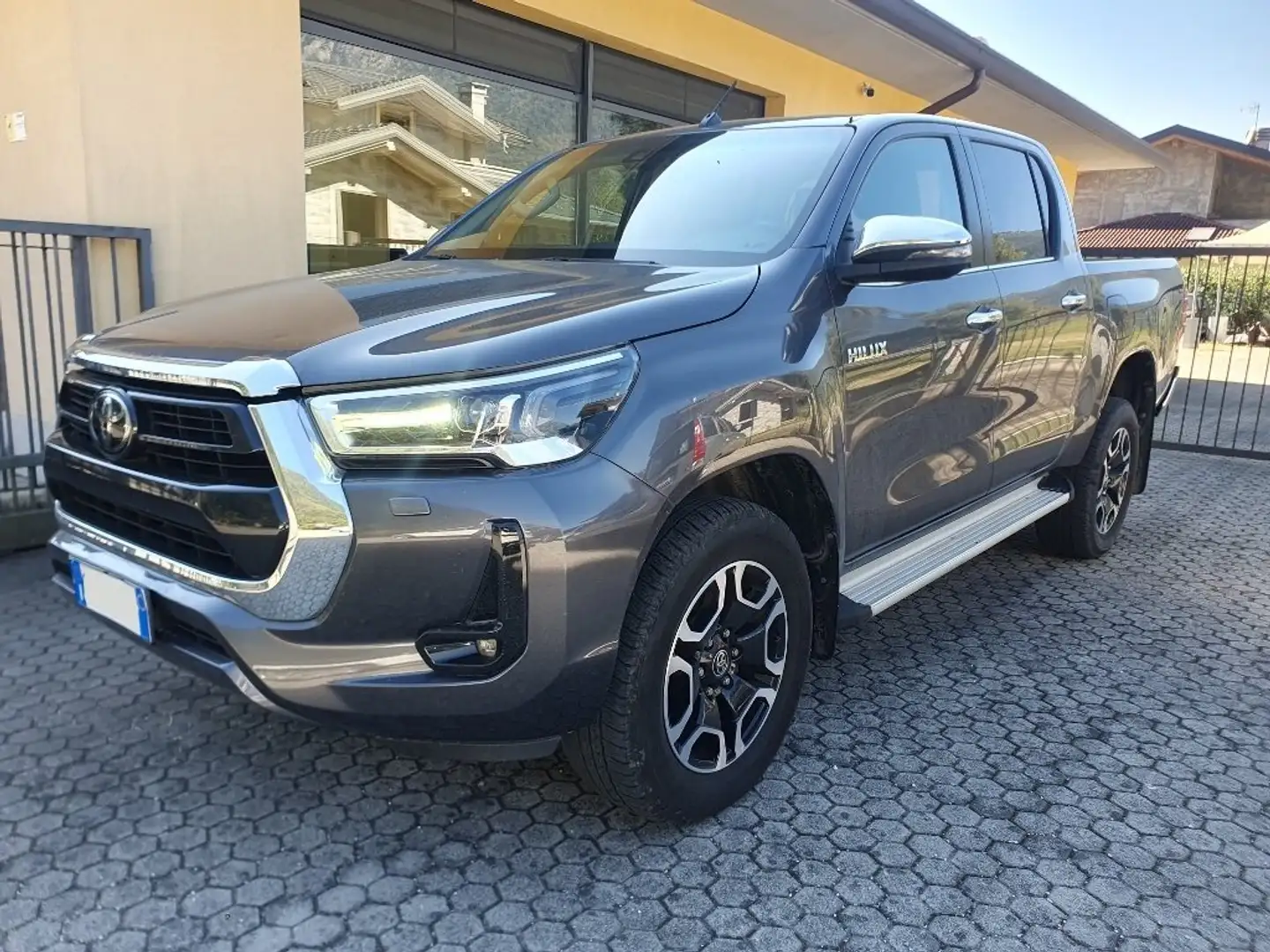 Toyota Hilux Hilux 2.4 d-4d double cab Executive 4wd auto Grigio - 1