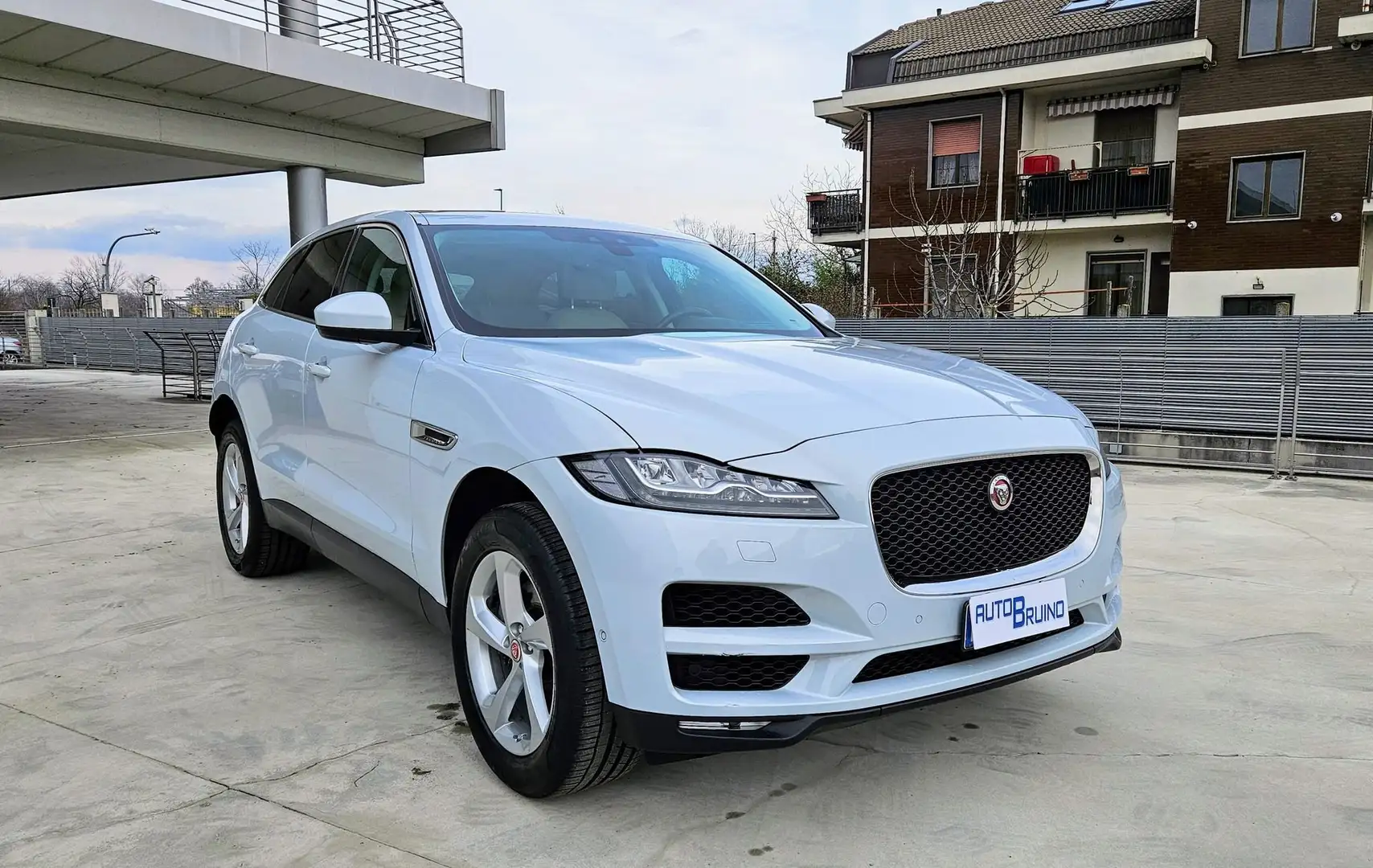 Jaguar F-Pace 2.0 300 CV AWD aut. Portfolio Biały - 1