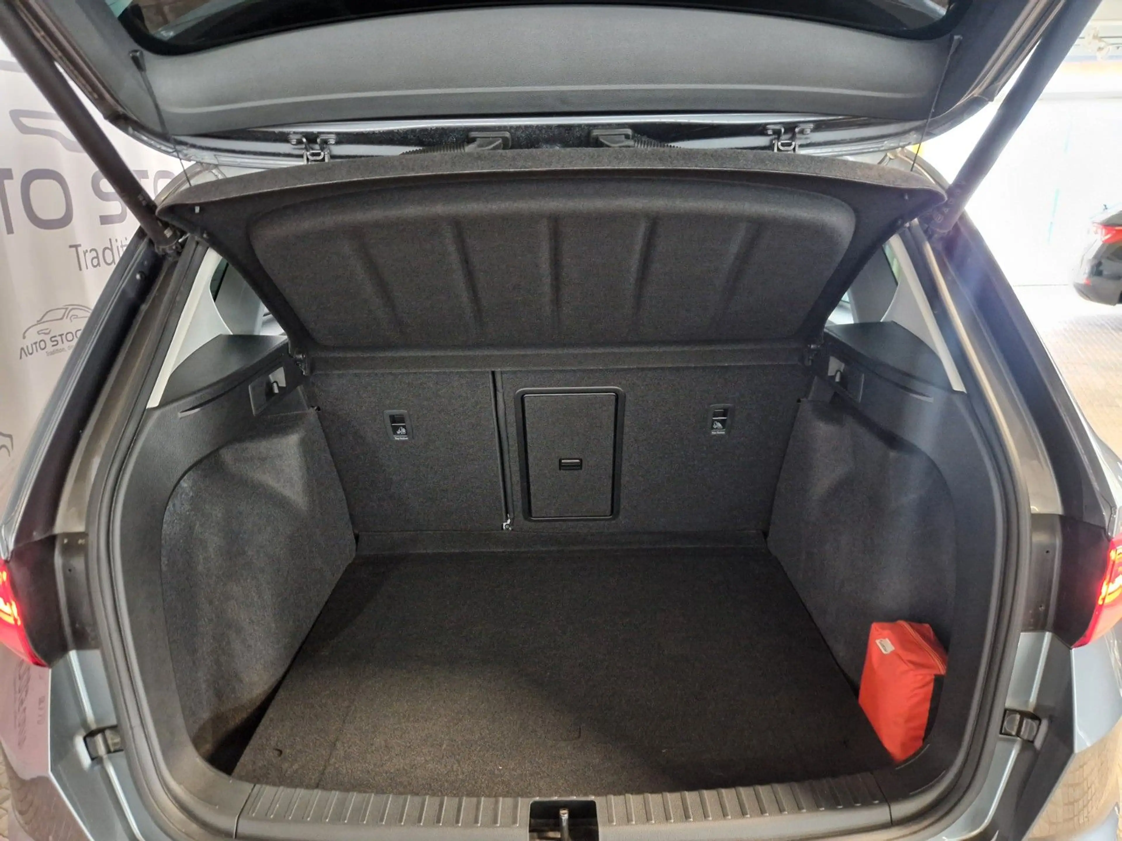 SEAT Ateca 2.0 TSI FR 4Drive Navi AHK SH ACC LED — photo 14