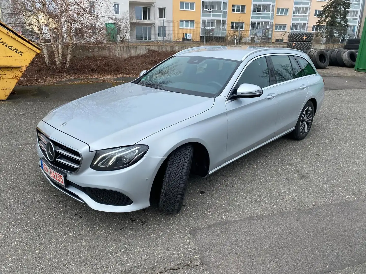 Mercedes-Benz E 300 d T Autom. Silber - 1