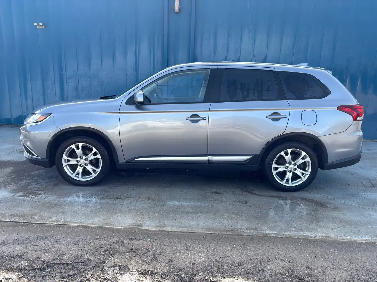 Mitsubishi Outlander снимка Mitsubishi Outlander