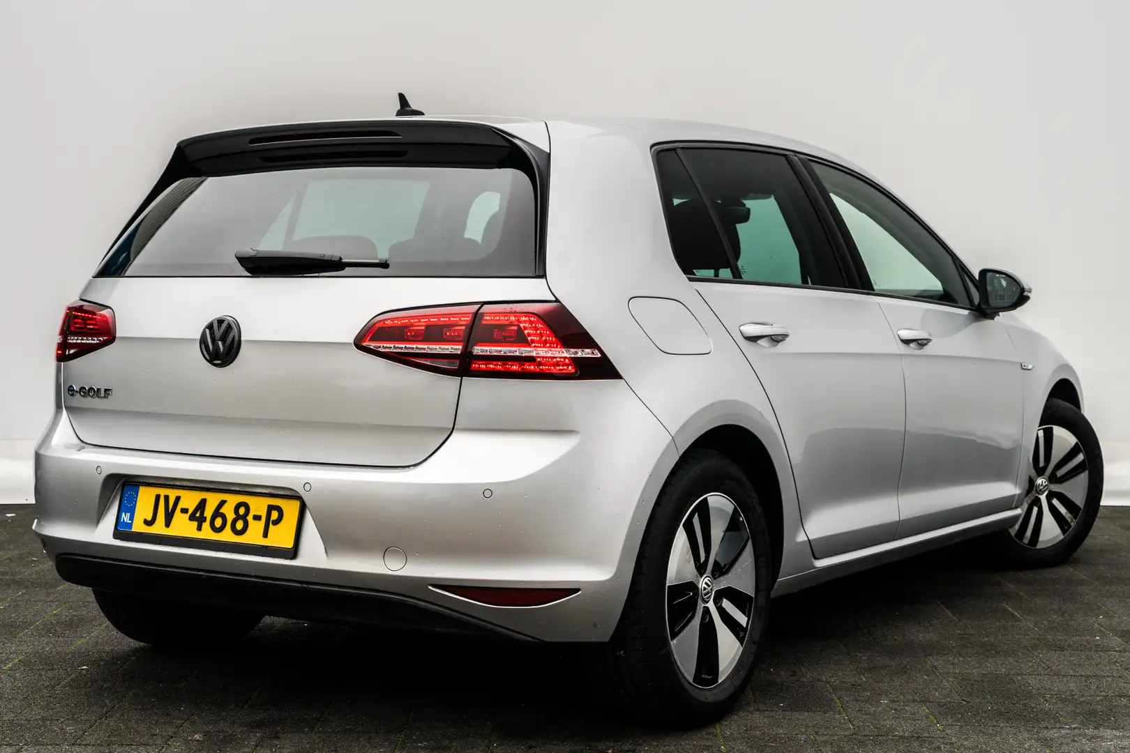 Volkswagen e-Golf 85 Kw 24 kWh | Adap. Cruise | Carplay | Org. NL | Silber - 2