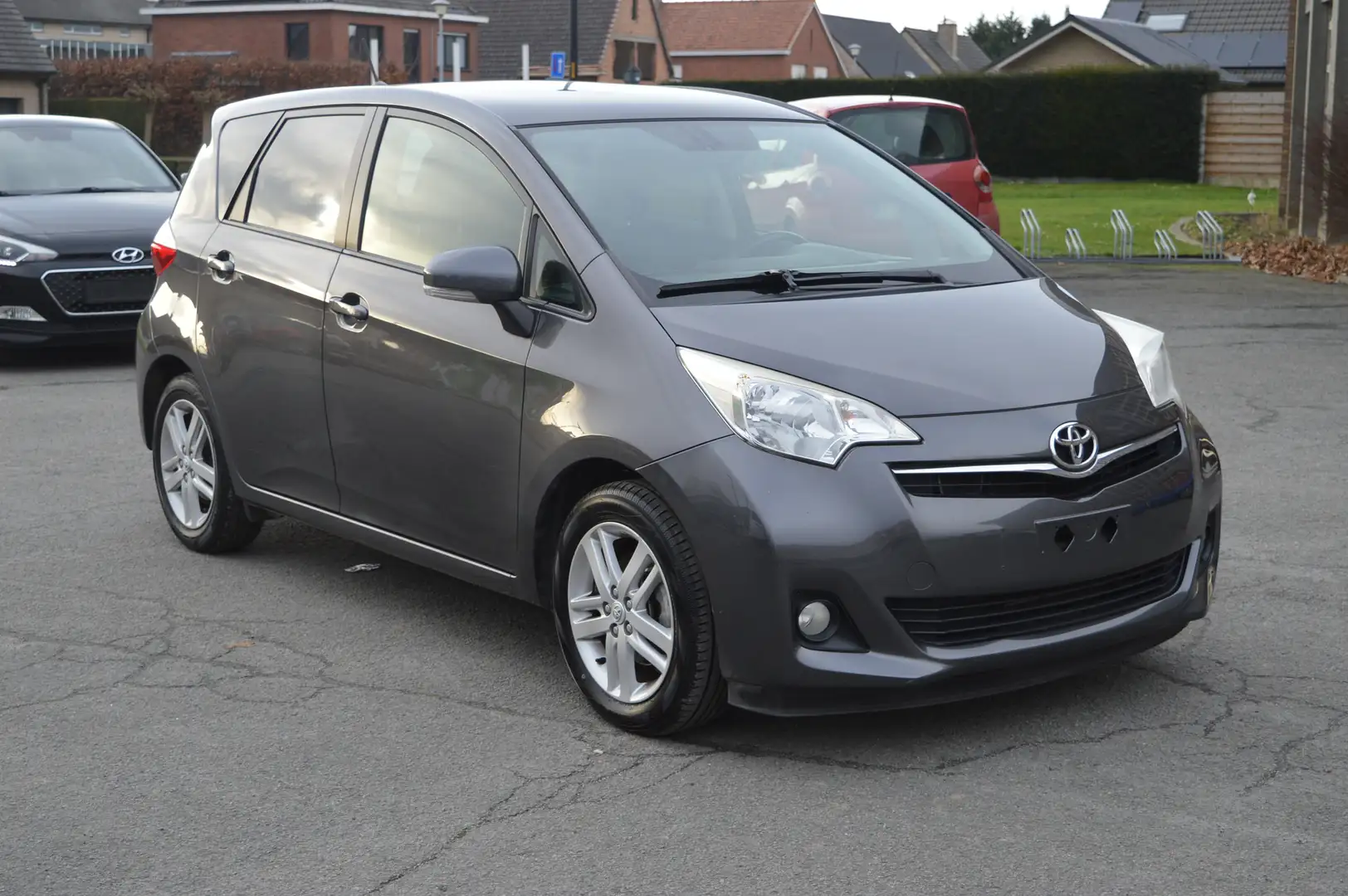 Toyota Verso-S Verso S 1.33 VVT-i Skyview Gris - 2