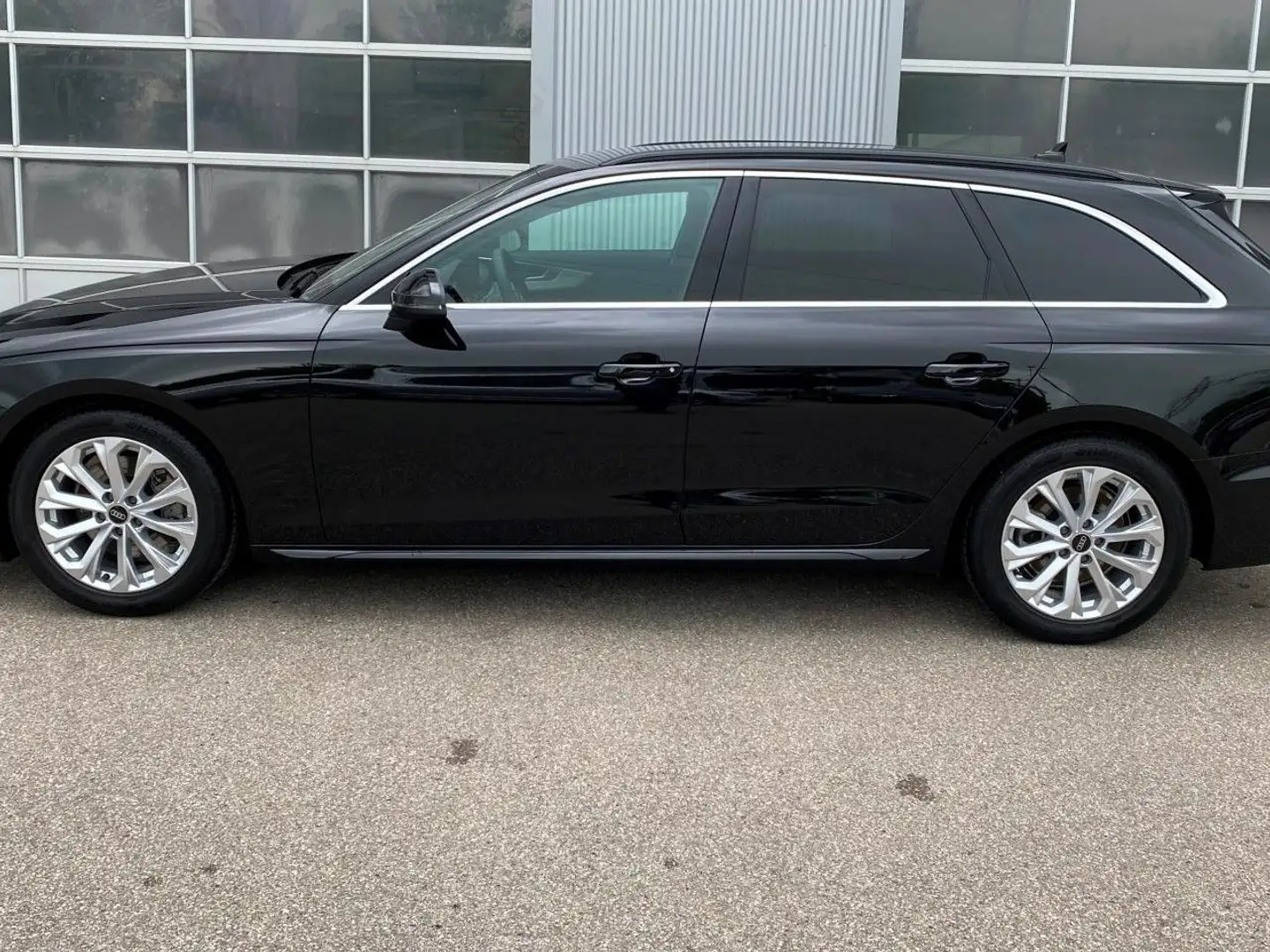 Audi A4 Avant 35 TFSI adv. S tronic AHK LED R-Kamera Schwarz - 2