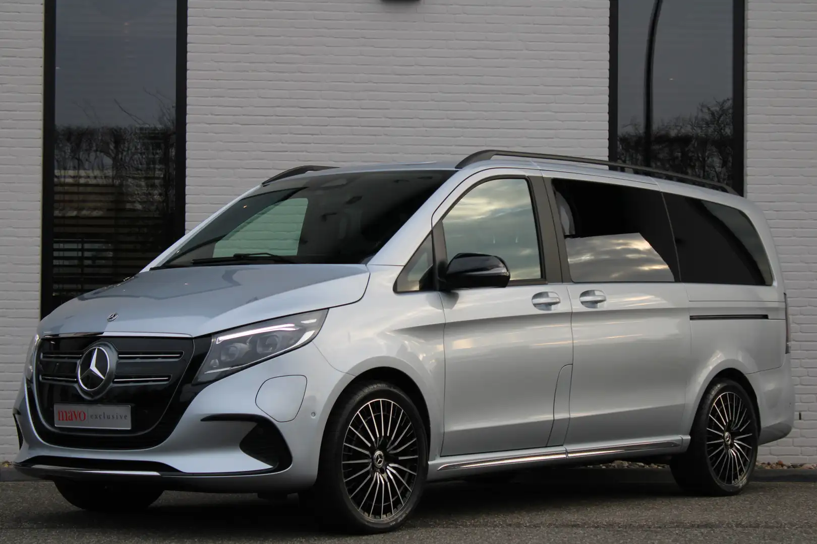 Mercedes-Benz EQV 300 L2 / AMG / New Model / Luchtvering / 7-Persoons / Argent - 2