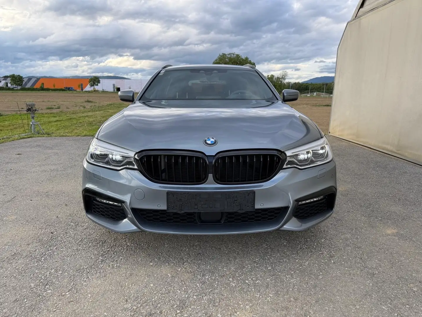 BMW 520 d xDrive Touring Aut. *M Sport; 2. Besitz uvm.* Grau - 2