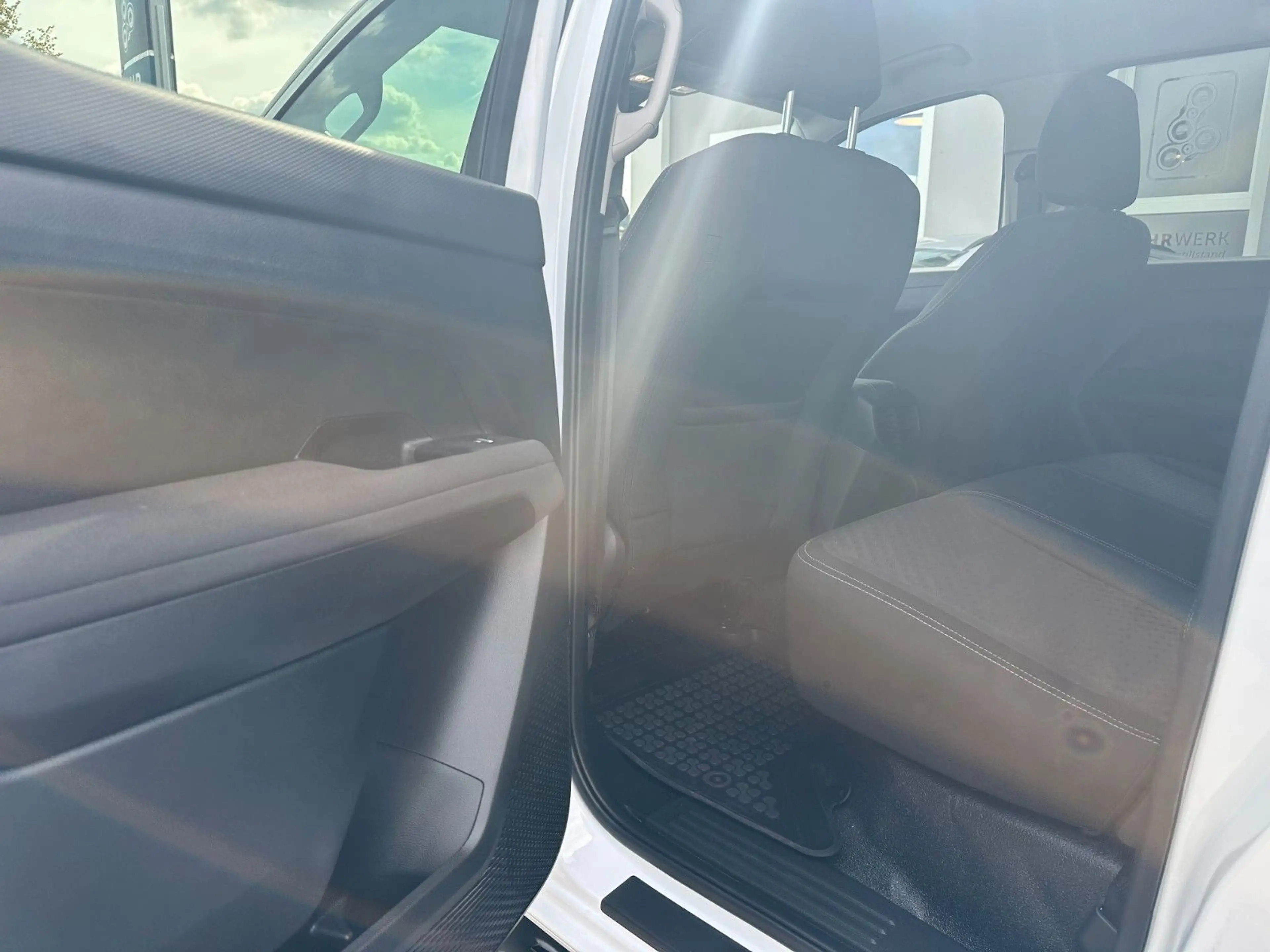 Volkswagen Amarok 2.0 TDI 151 kW Life Doppelkabine 4Motion — photo 15