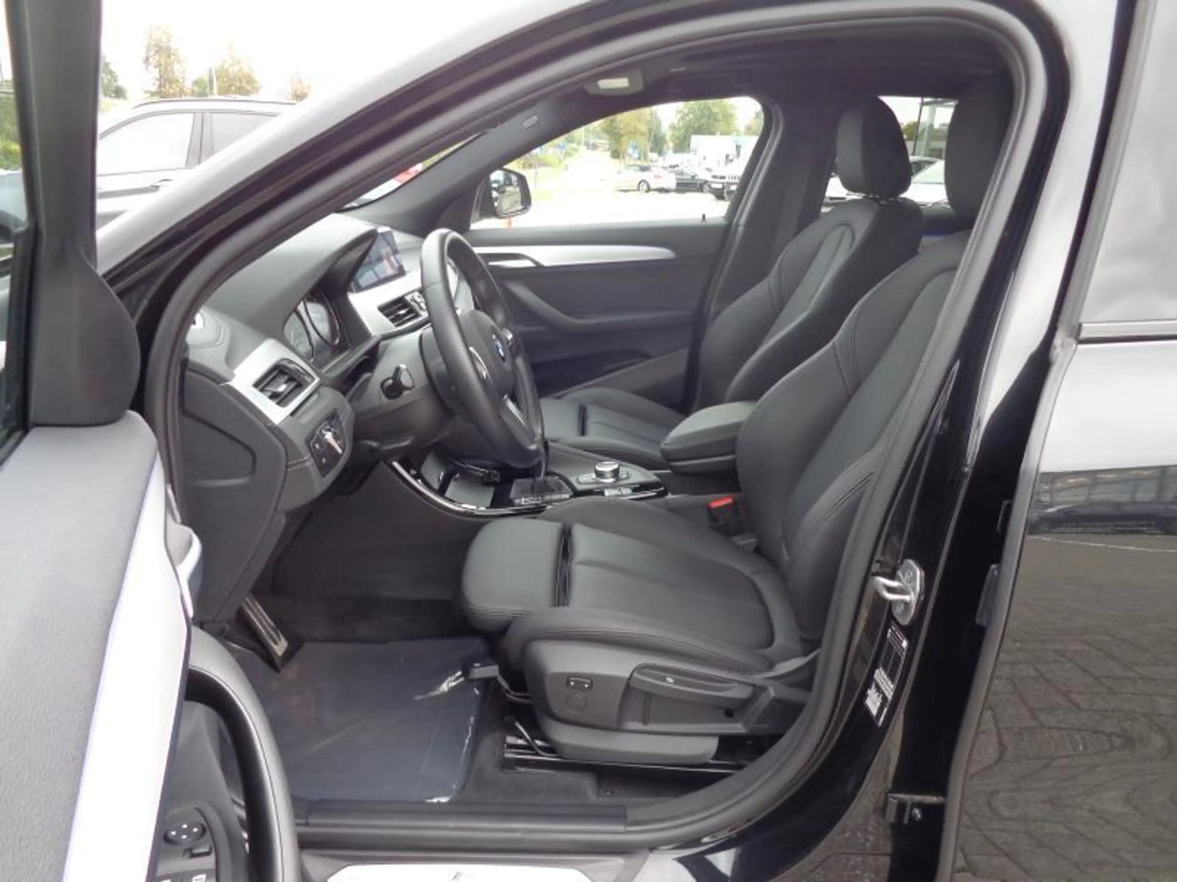 BMW X2 sDrive18i M-Pack Automaat ! — photo 11