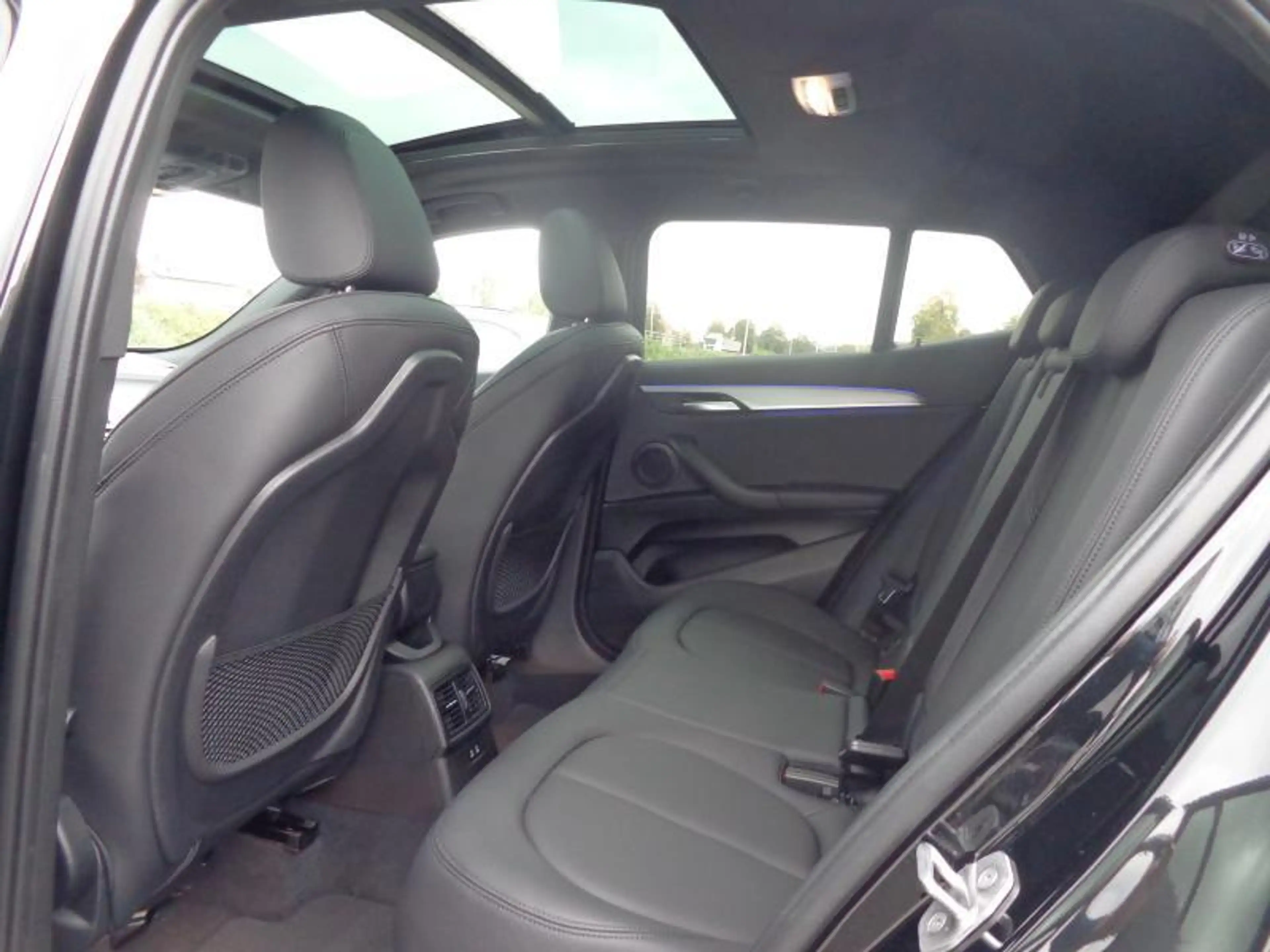 BMW X2 sDrive18i M-Pack Automaat ! — photo 12
