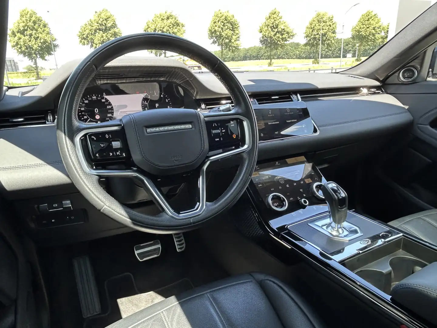 Land Rover Range Rover Evoque P300e 309pk AWD R-Dynamic S | Origineel NL auto | Grijs - 2