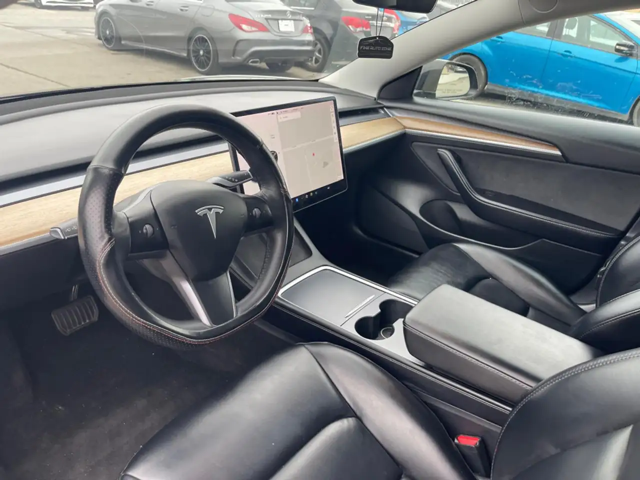 Tesla Model 3 снимка Tesla Model 3