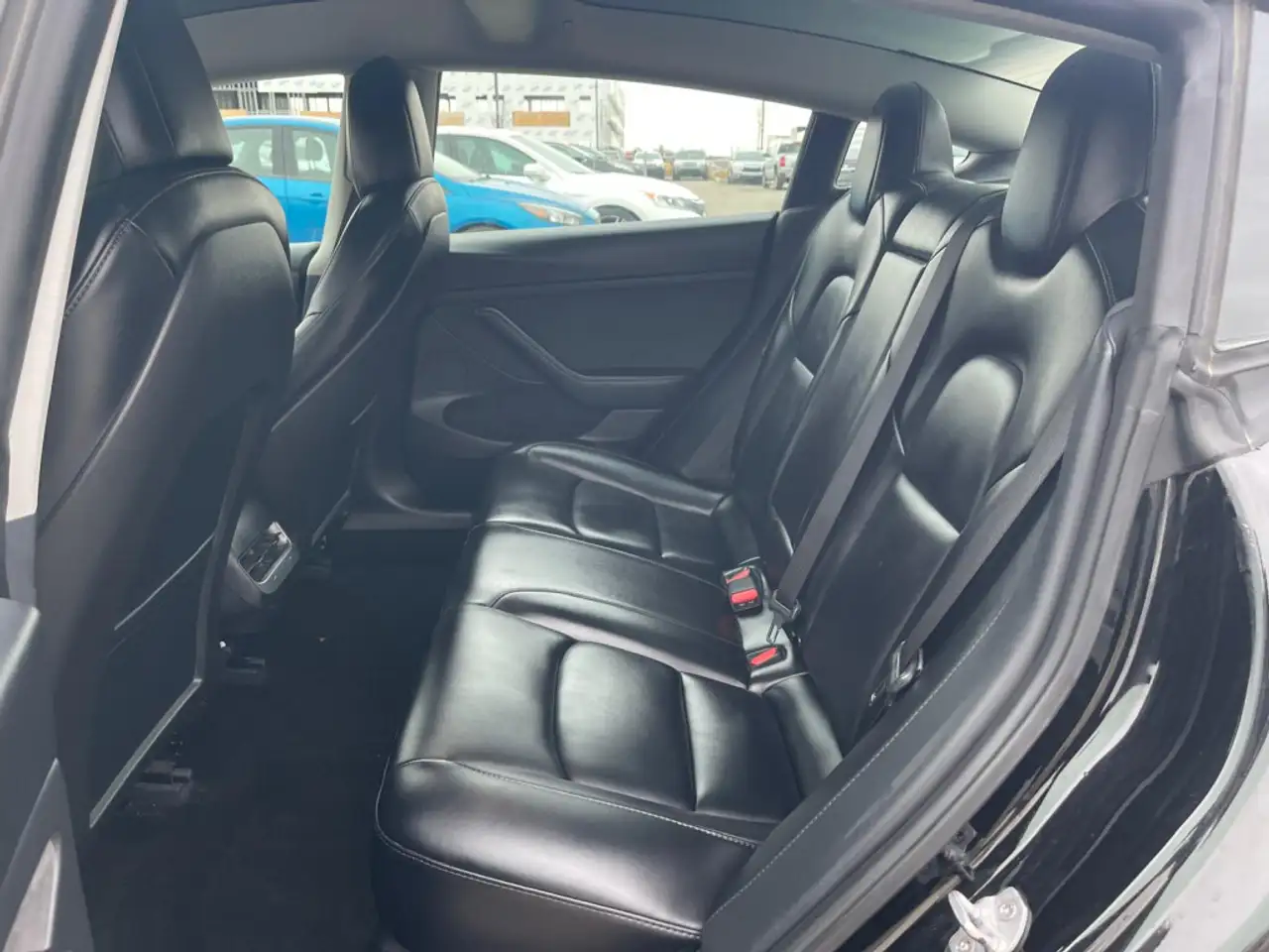 Tesla Model 3 снимка Tesla Model 3
