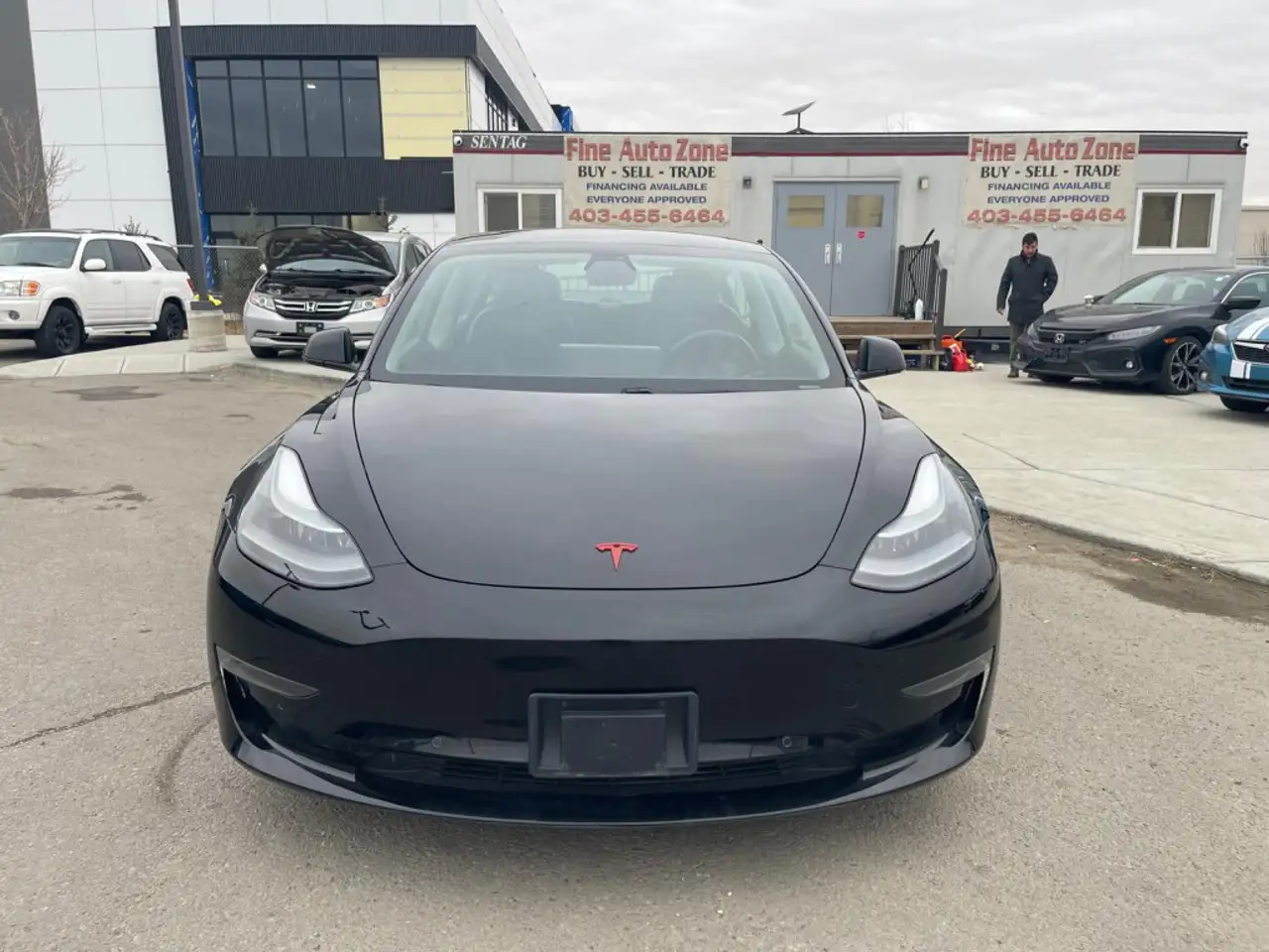 Tesla Model 3 снимка Tesla Model 3