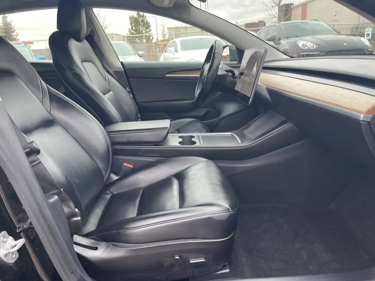 Tesla Model 3 снимка Tesla Model 3