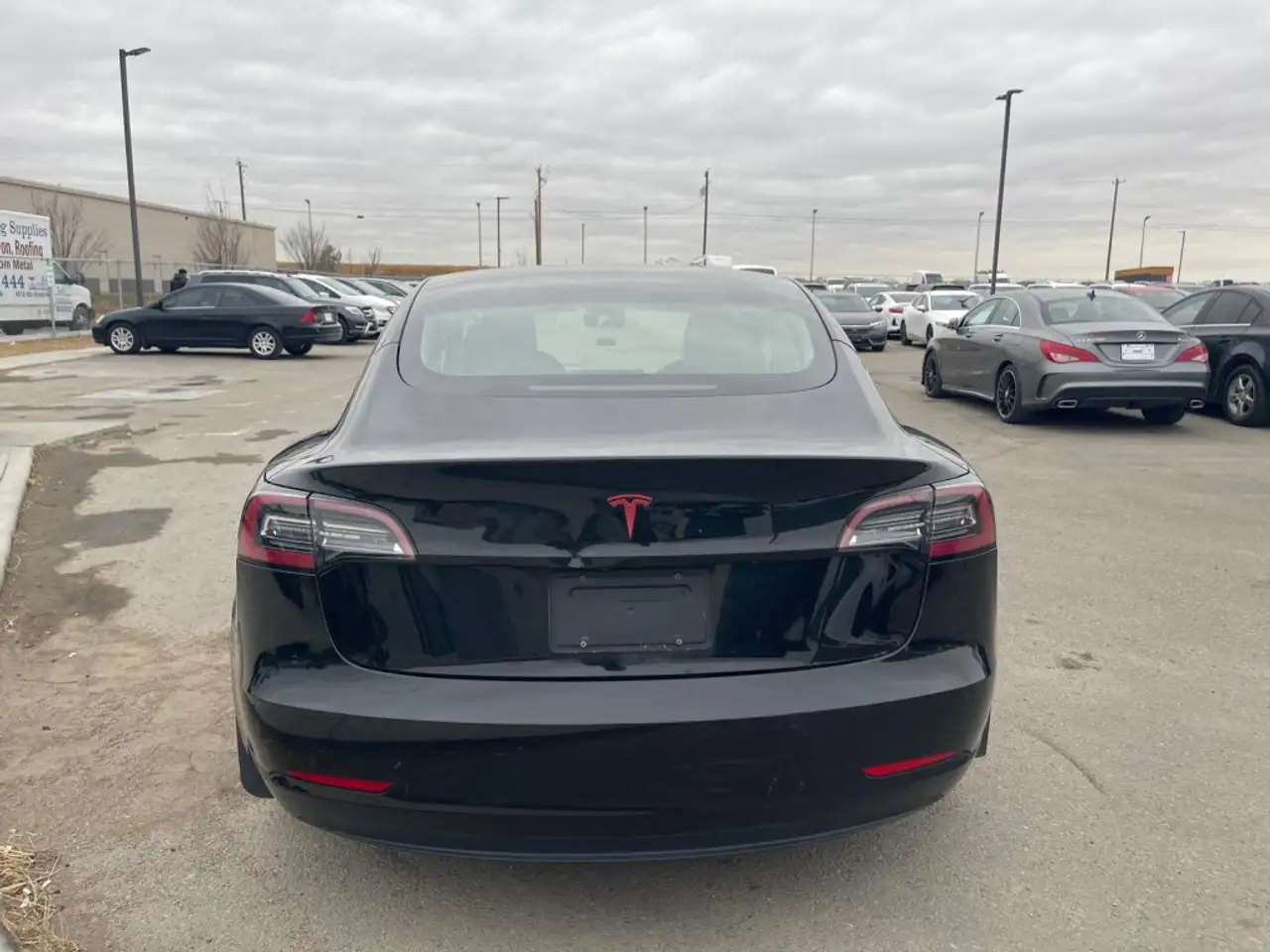 Tesla Model 3 снимка Tesla Model 3