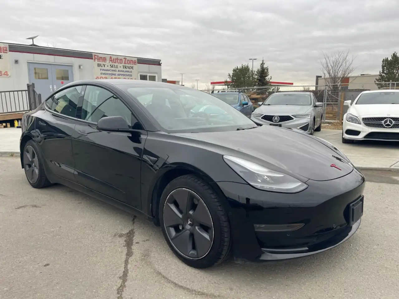 Tesla Model 3 снимка Tesla Model 3