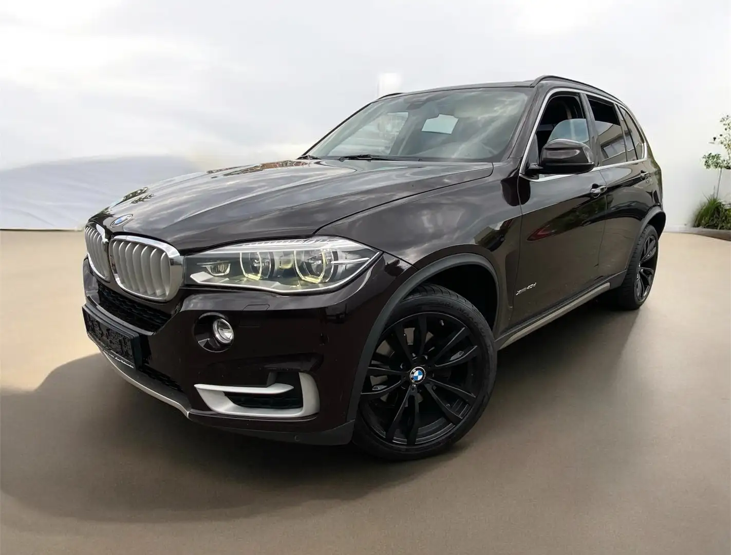 BMW X5 xDrive40d*PANO*STHEIZ*Memory*KAM*AHK*Comfort Bruin - 1