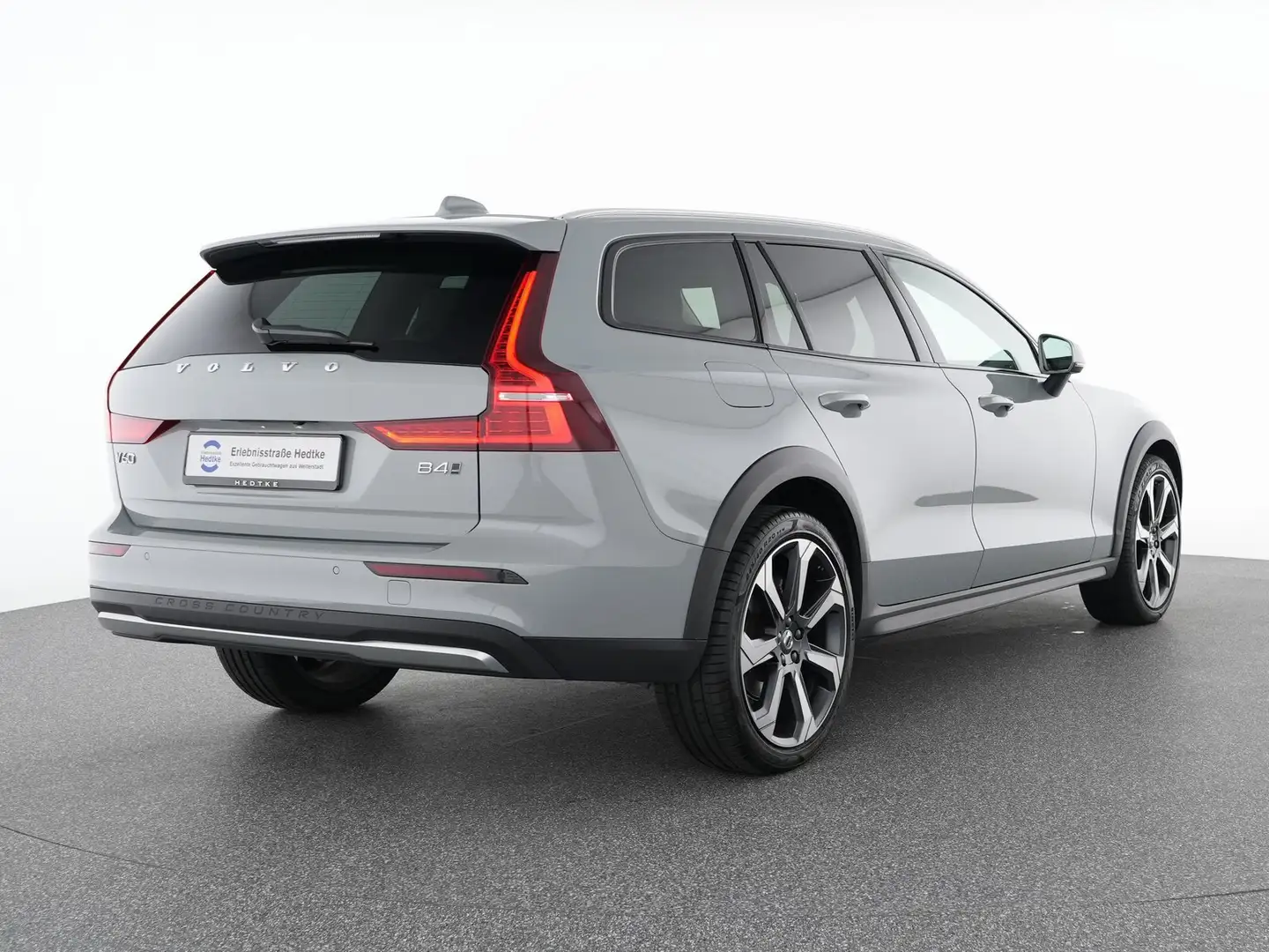 Volvo V60 CC B4 Diesel AWD Plus 20"+PANO+H&K+ACC Grijs - 2