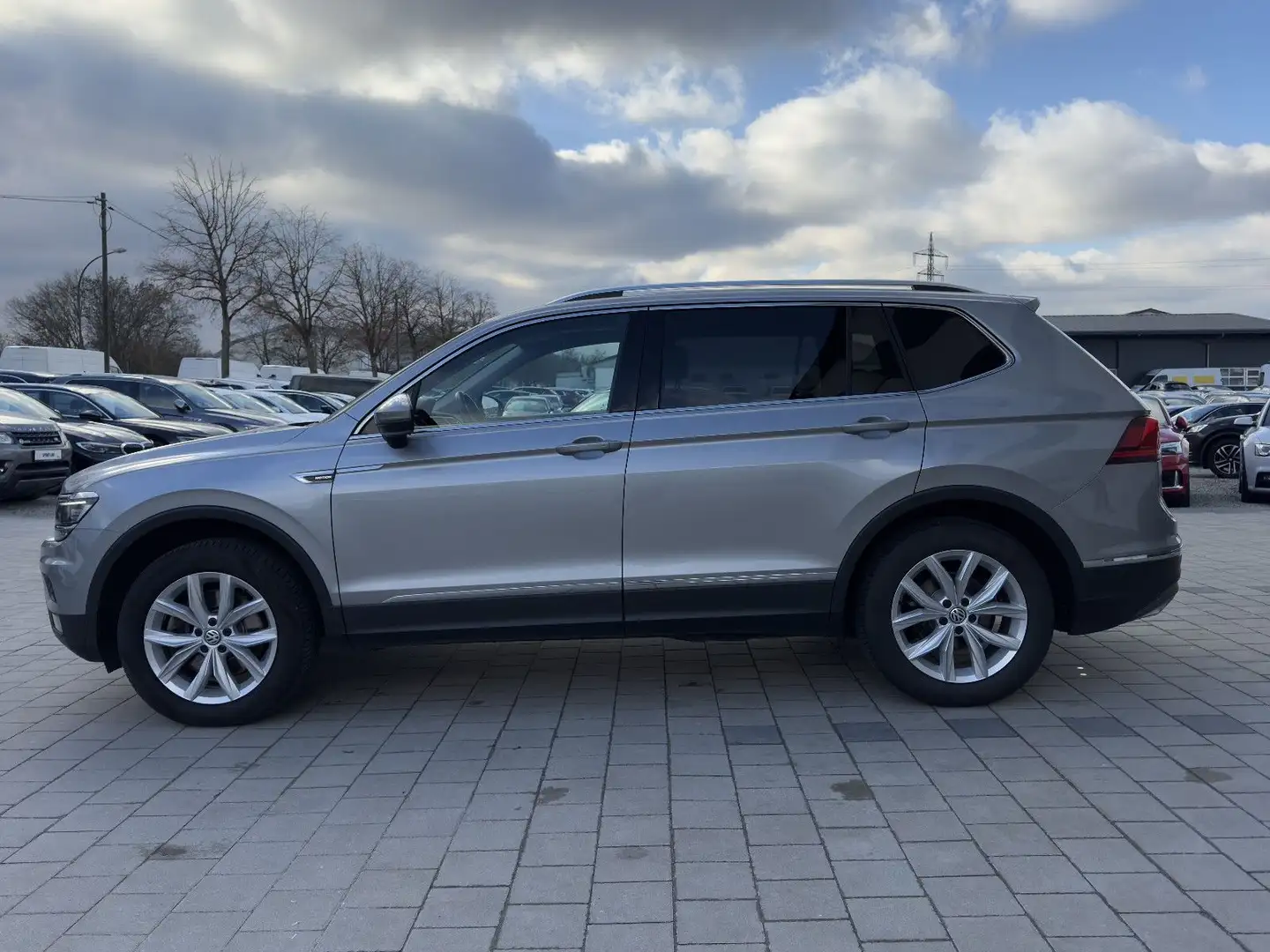 Volkswagen Tiguan Allspace Highline 4M.DSG AHK ACC ViCo Silber - 2