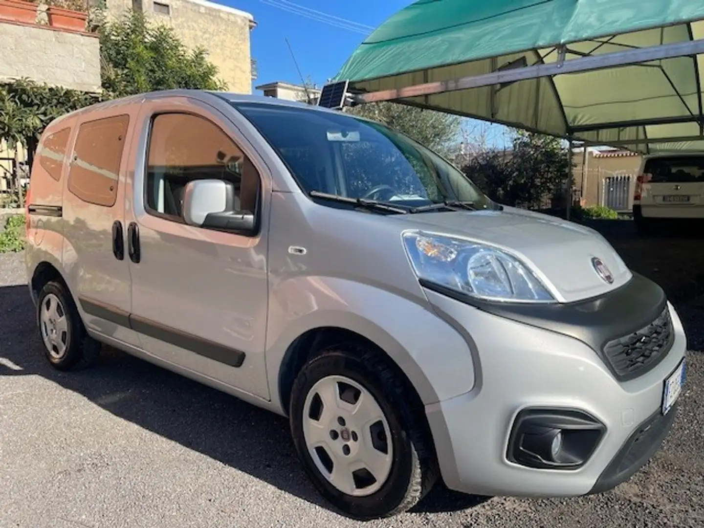 Fiat Qubo 1.3 MJT 80 CV Start&Stop Lounge Gris - 1