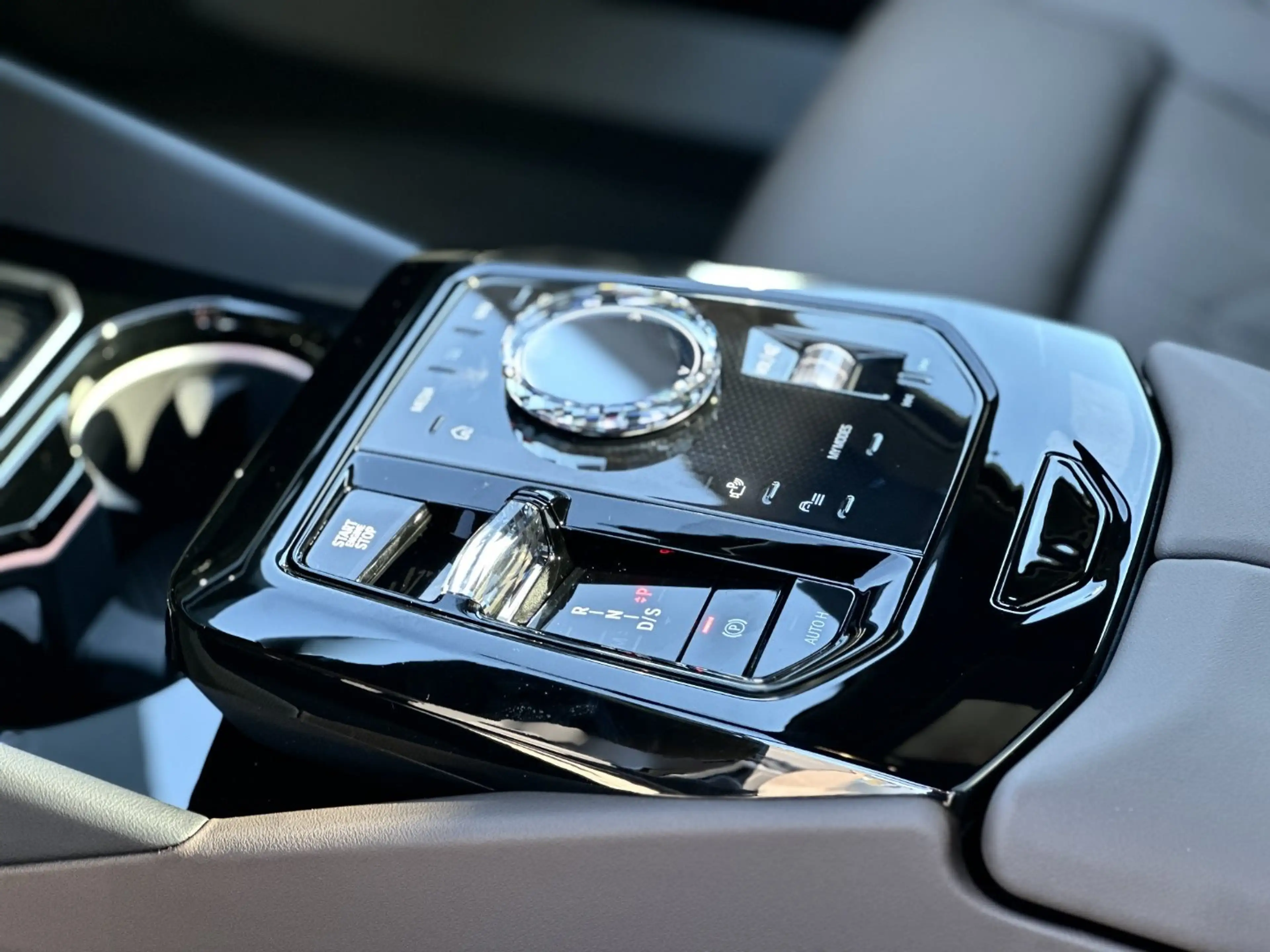 BMW 550 e xDrive Limousine M Sport Pro Head-Up DAB — photo 11